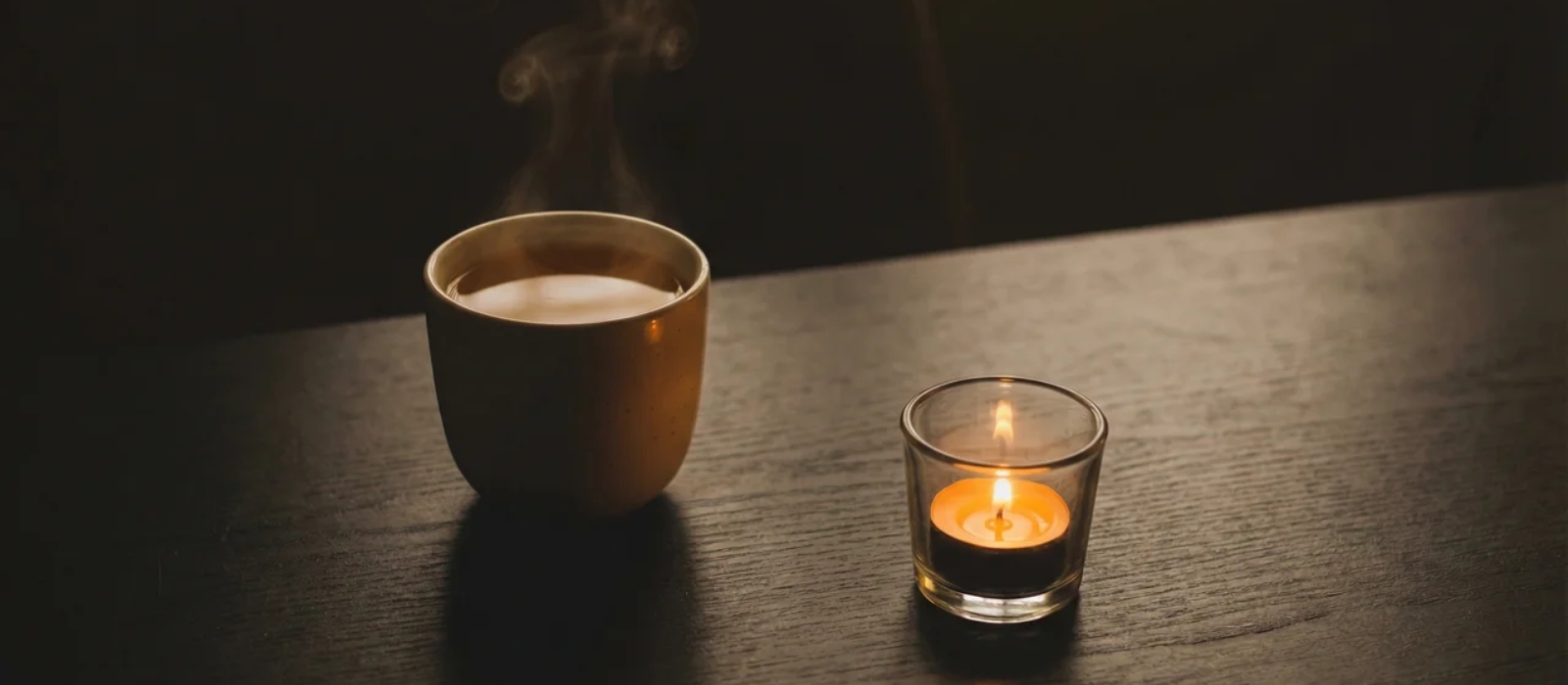 Večerní protokol hero banner